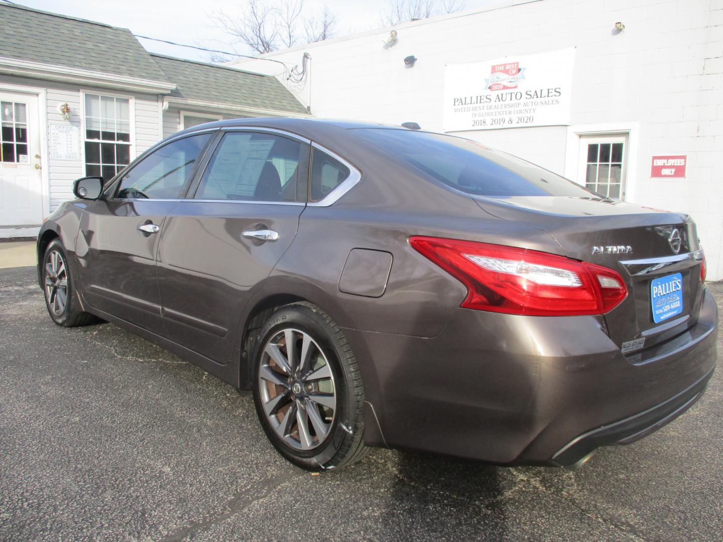 2016 GRAY Nissan Altima 2.5 SL (1N4AL3AP9GC) with an 2.5L L4 DOHC 16V engine, CVT transmission, located at 540a Delsea Drive, Sewell, NJ, 08080, (856) 589-6888, 39.752560, -75.111206 - Photo#2